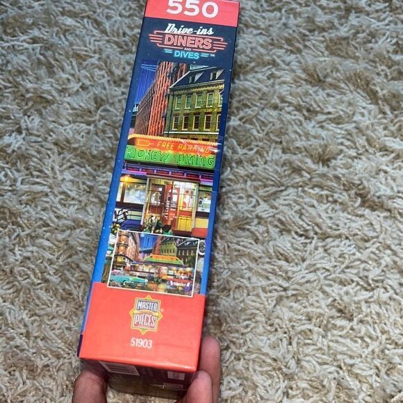 New Masterpieces Drive-Ins, Diners & Dives - Rickey's Diner Car 550 Piece Puzzle - Picture 4 of 7